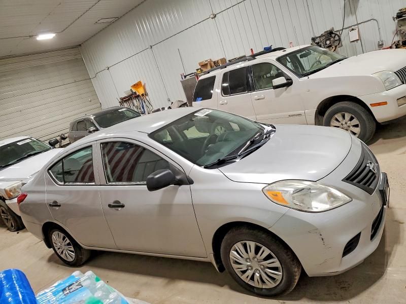 2014 Nissan Versa s