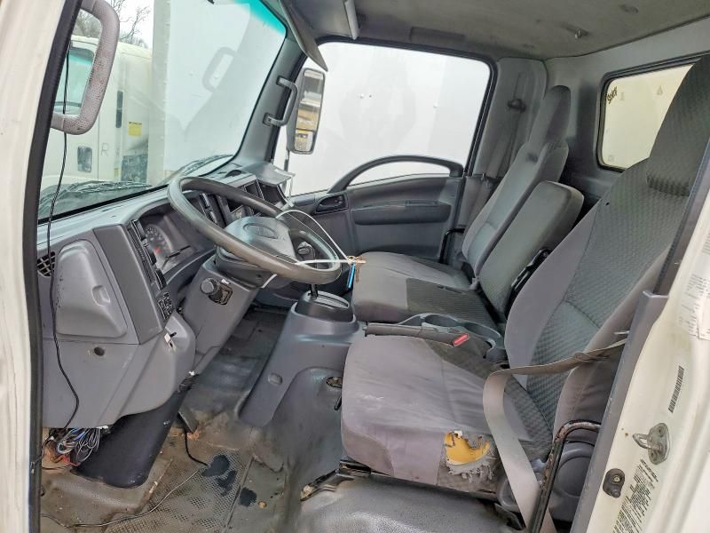 2015 Isuzu Npr hd box Truck