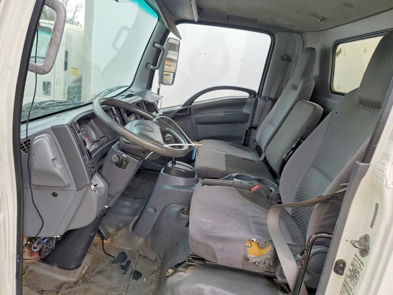 2015 Isuzu NPR HD BOX Truck