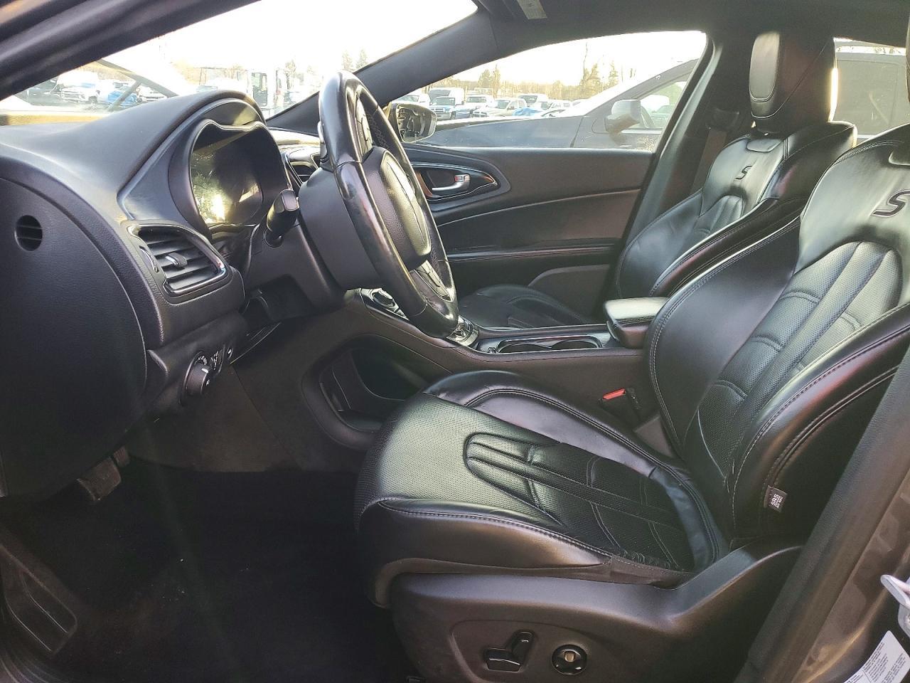 2015 Chrysler 200 s