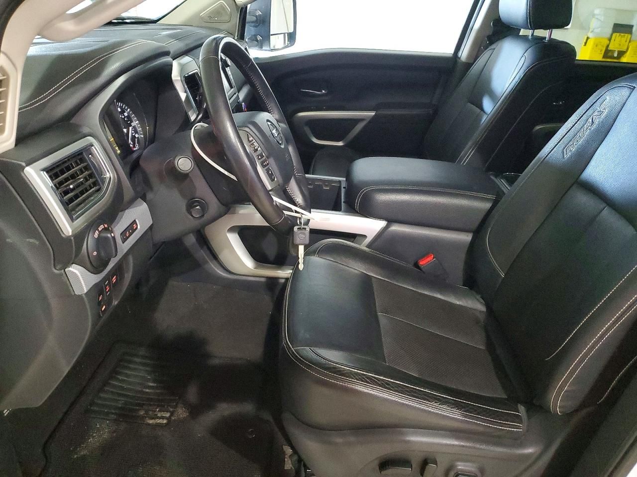 2019 Nissan Titan xd sl