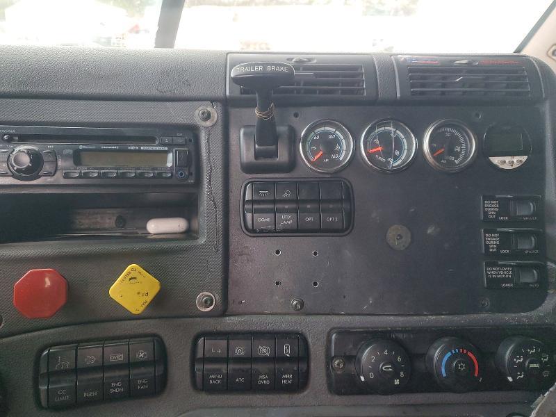 2016 Freightliner Cascadia 125 Semi Truck