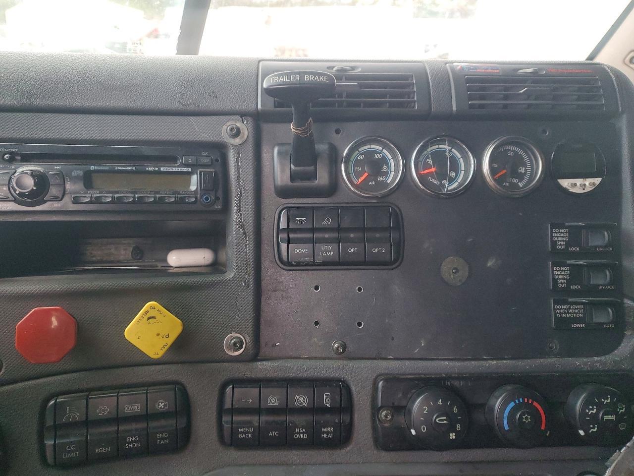 2016 Freightliner Cascadia 125 Semi Truck