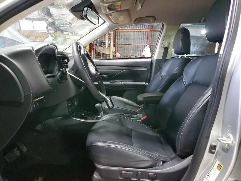 2020 Mitsubishi Outlander se