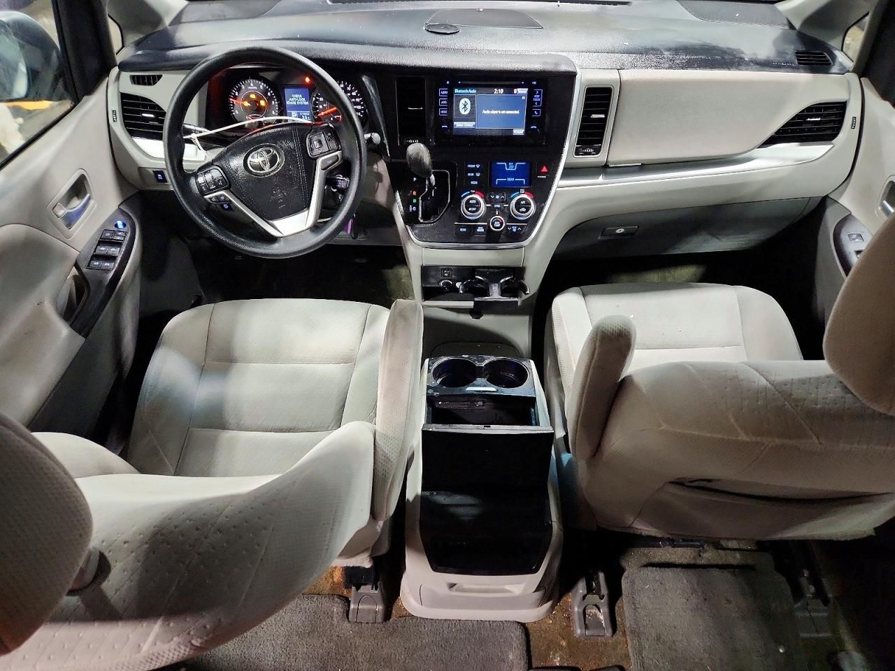 2017 Toyota Sienna le