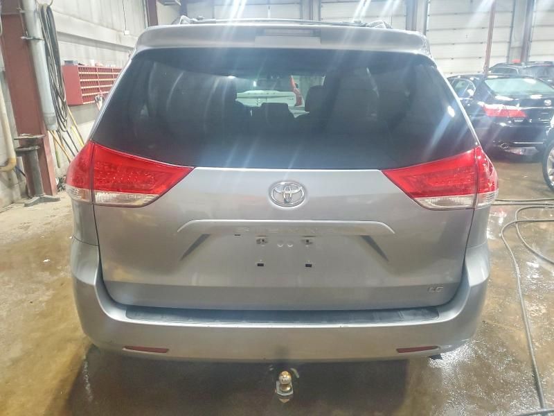 2013 Toyota Sienna le