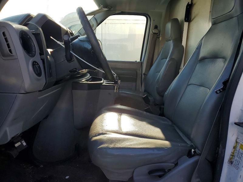 2015 Ford E350 box Truck