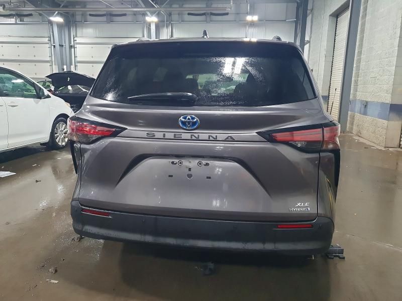 2021 Toyota Sienna xle