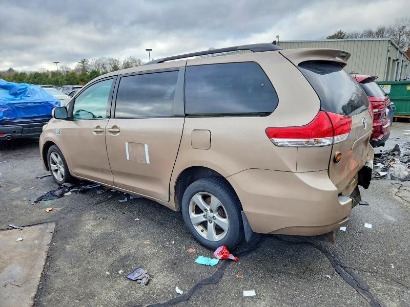 2014 Toyota Sienna le