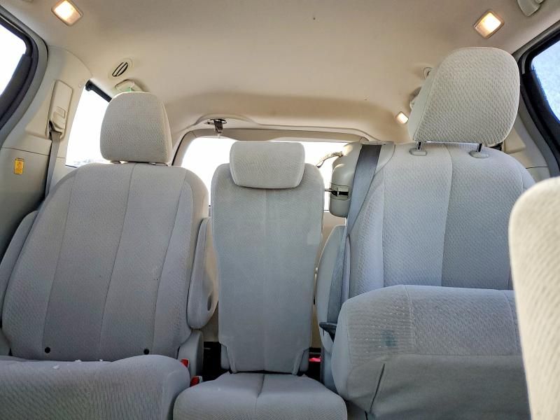 2013 Toyota Sienna le