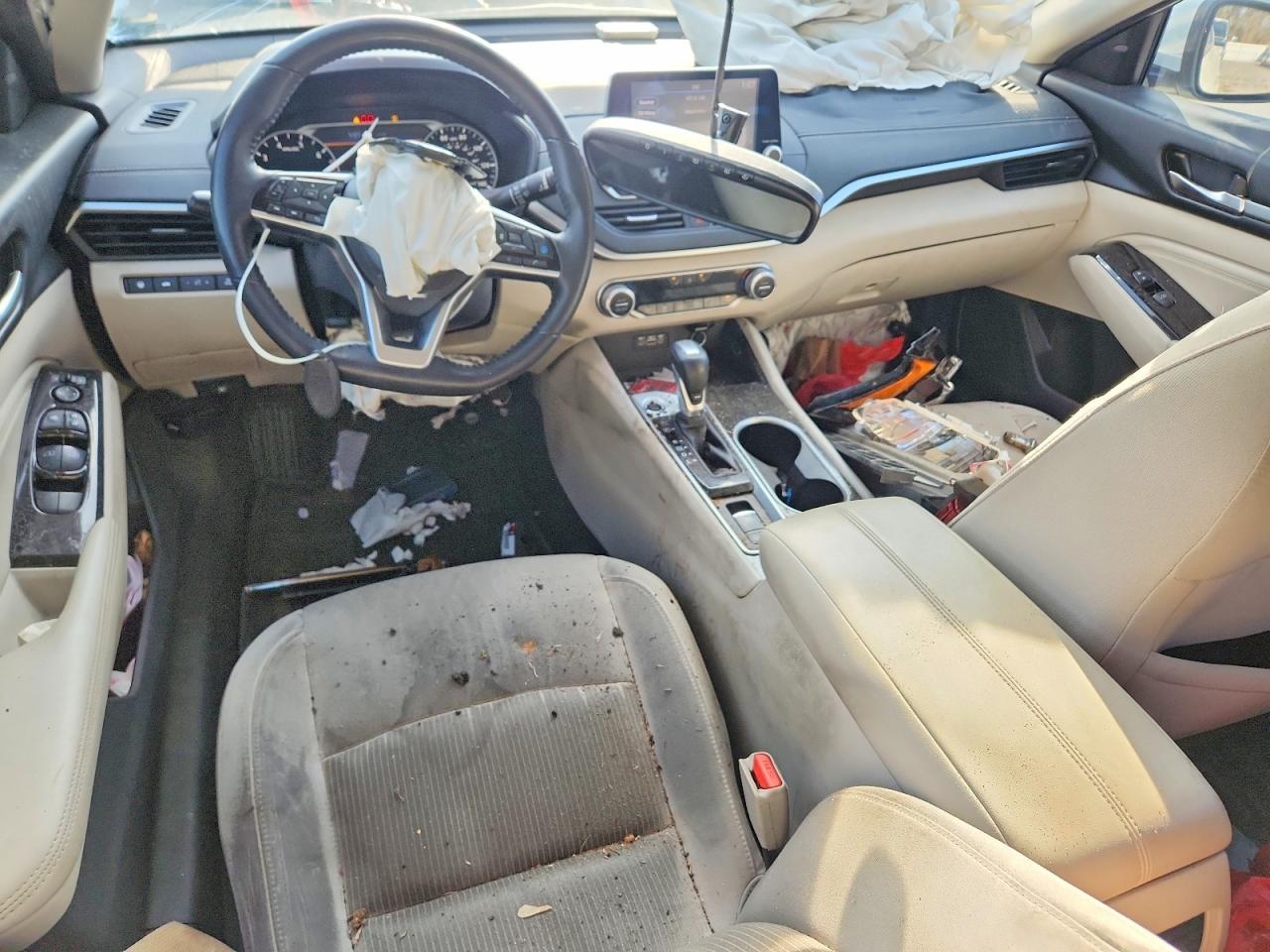 2020 Niss Altima 2.5 sv