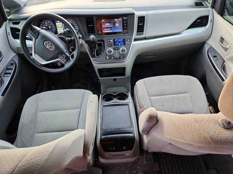 2019 Toyota Sienna le 8-passenger