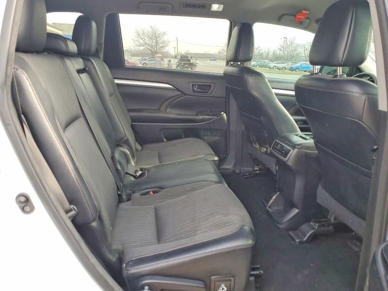 2016 Toyota Highlander le