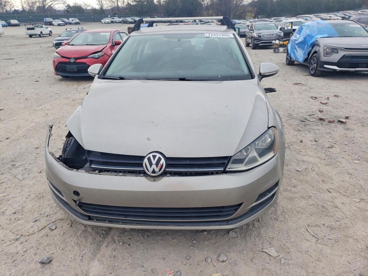 2016 Volkswagen Golf Base / s