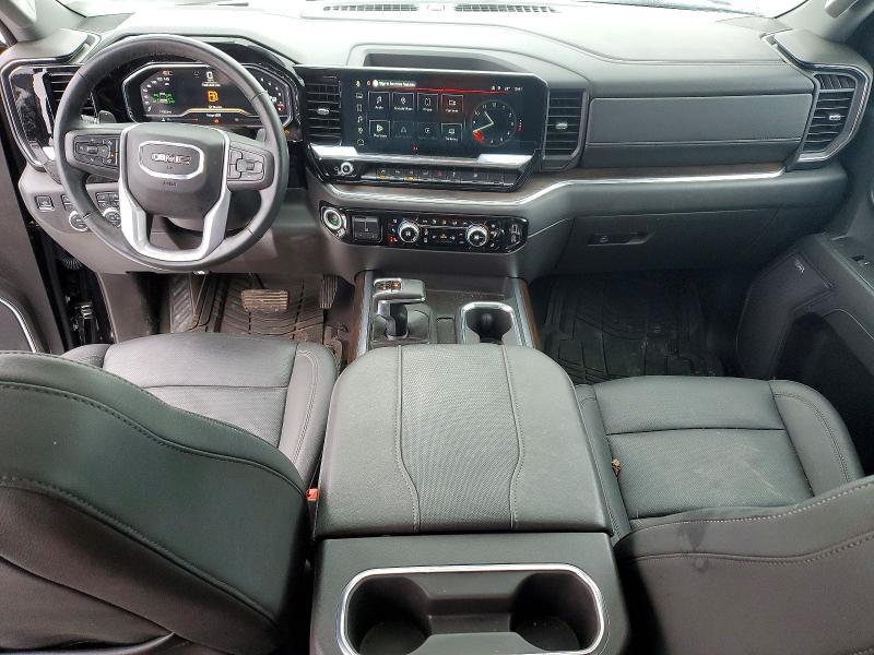2025 GMC Sierra K1500 slt