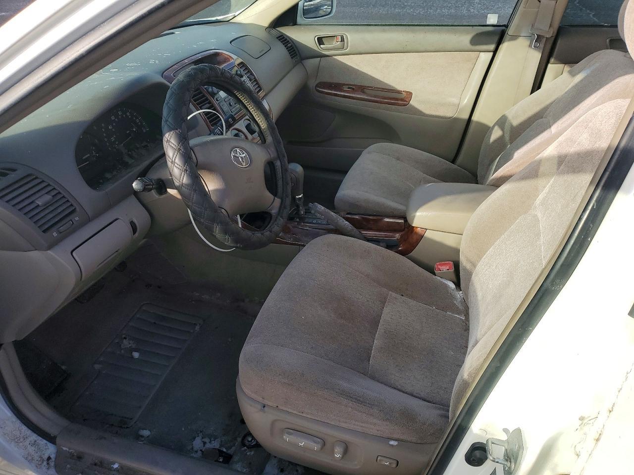 2004 Toyota Camry le