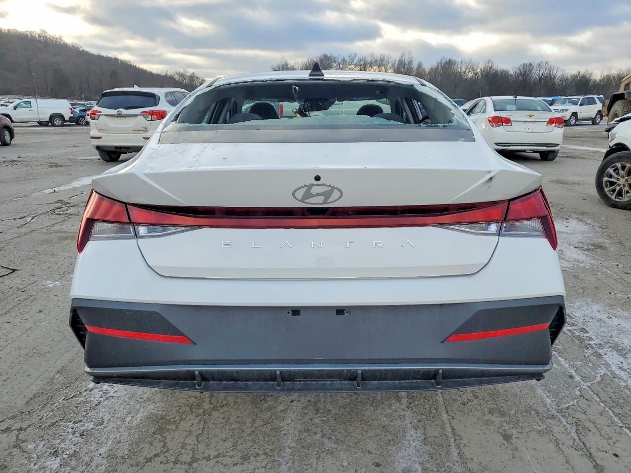 2025 Hyundai Elantra se