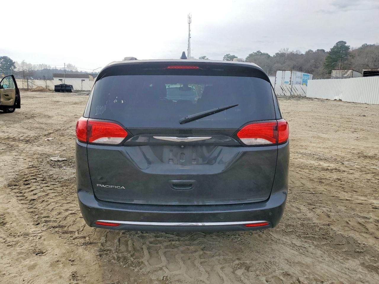 2017 Chrysler Pacifica Touring l
