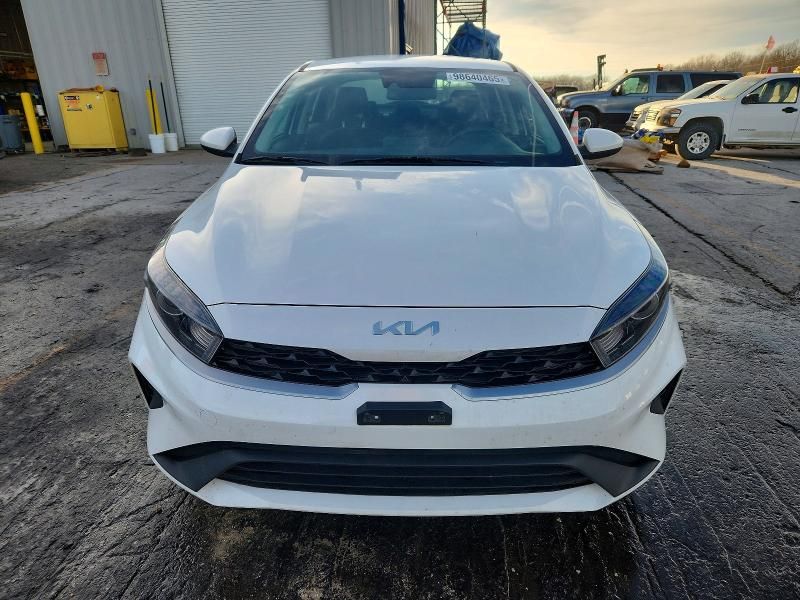 2023 KIA Forte lx