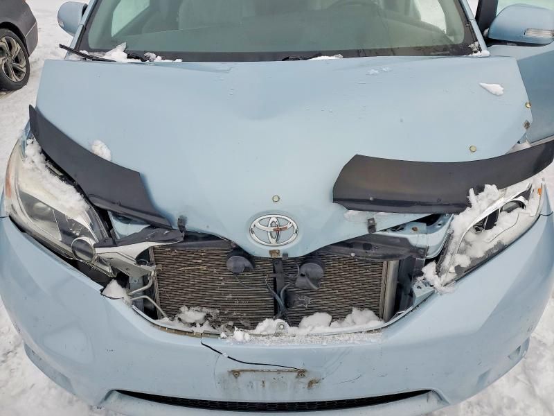 2015 Toyota Sienna xle