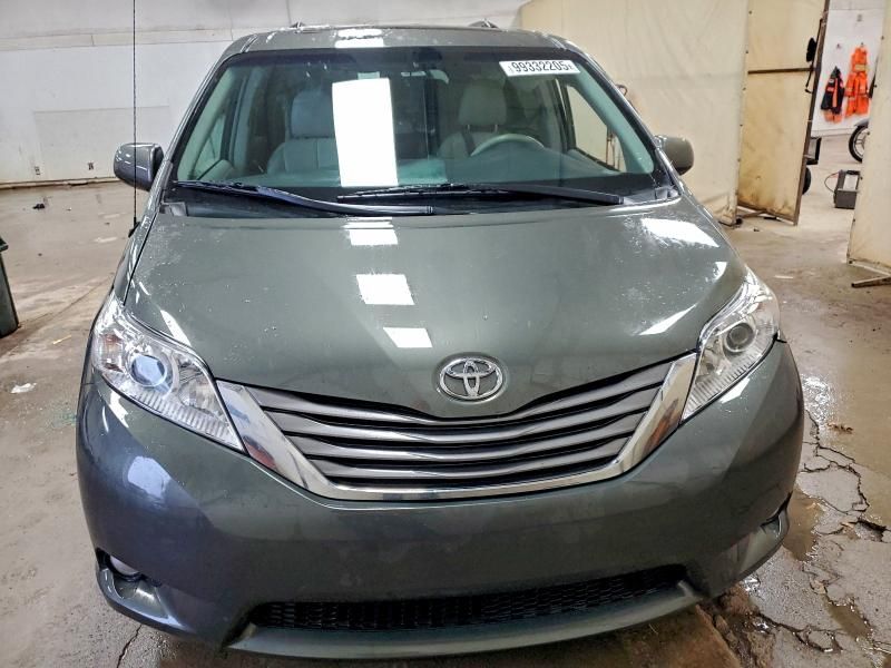 2013 Toyota Sienna xle