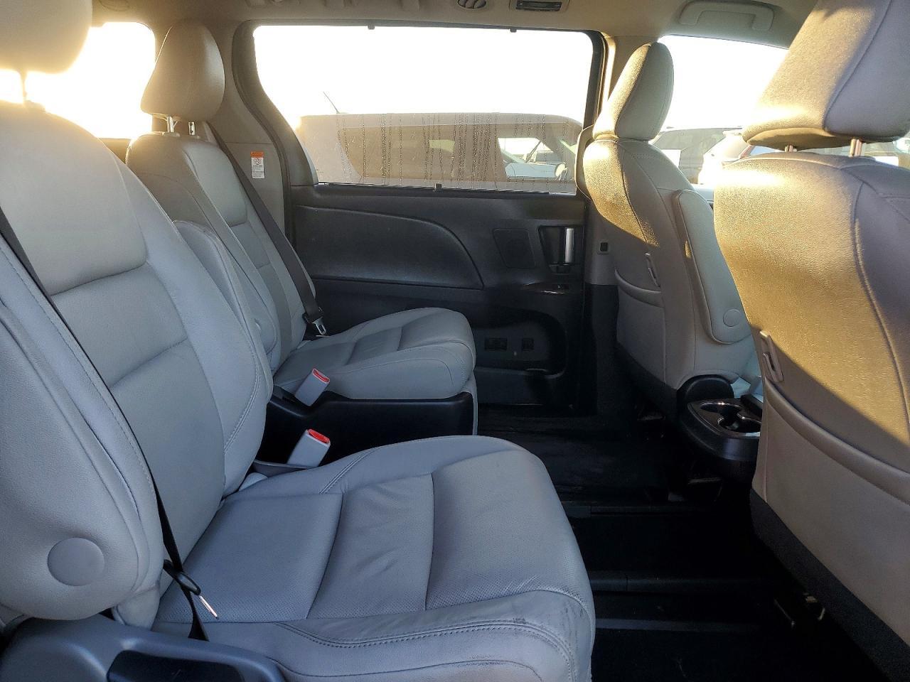 2017 Toyota Sienna Limited Premium 7-passenger