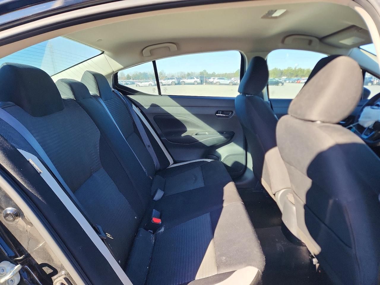 2022 Nissan Versa sv