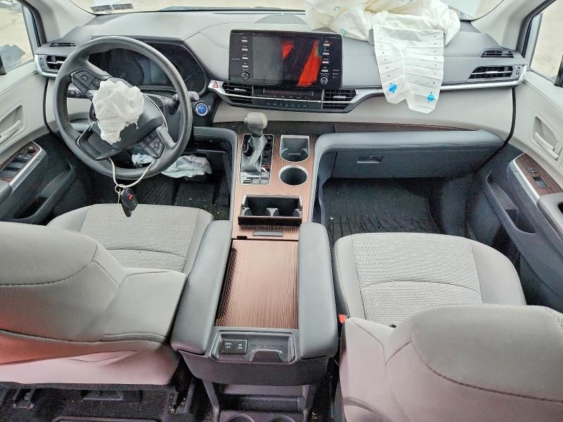 2022 Toyota Sienna le