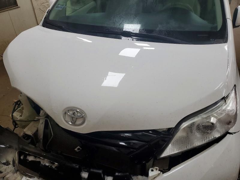 2011 Toyota Sienna xle