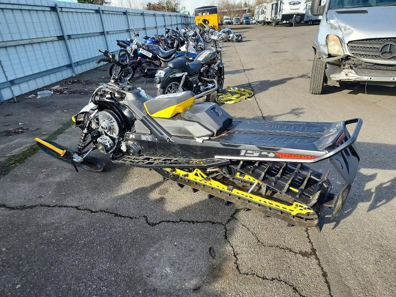 2023 Skidoo Summit SP