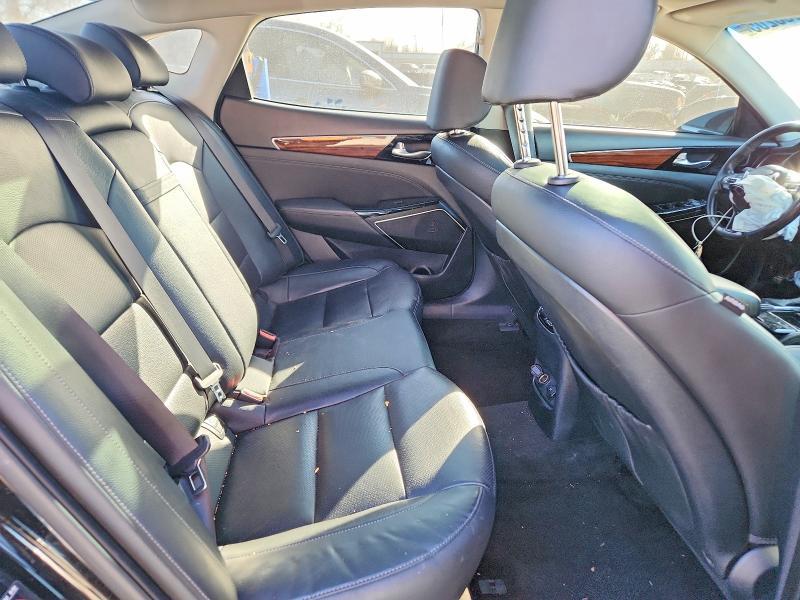 2017 KIA Cadenza Premium