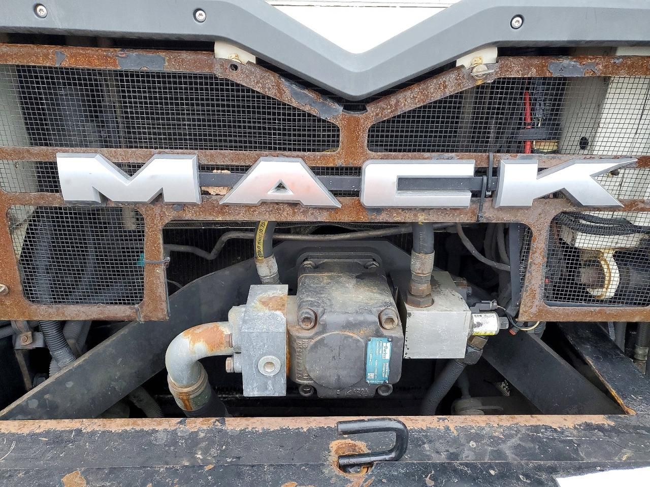 2013 Mack MRU613 Refuse Truck