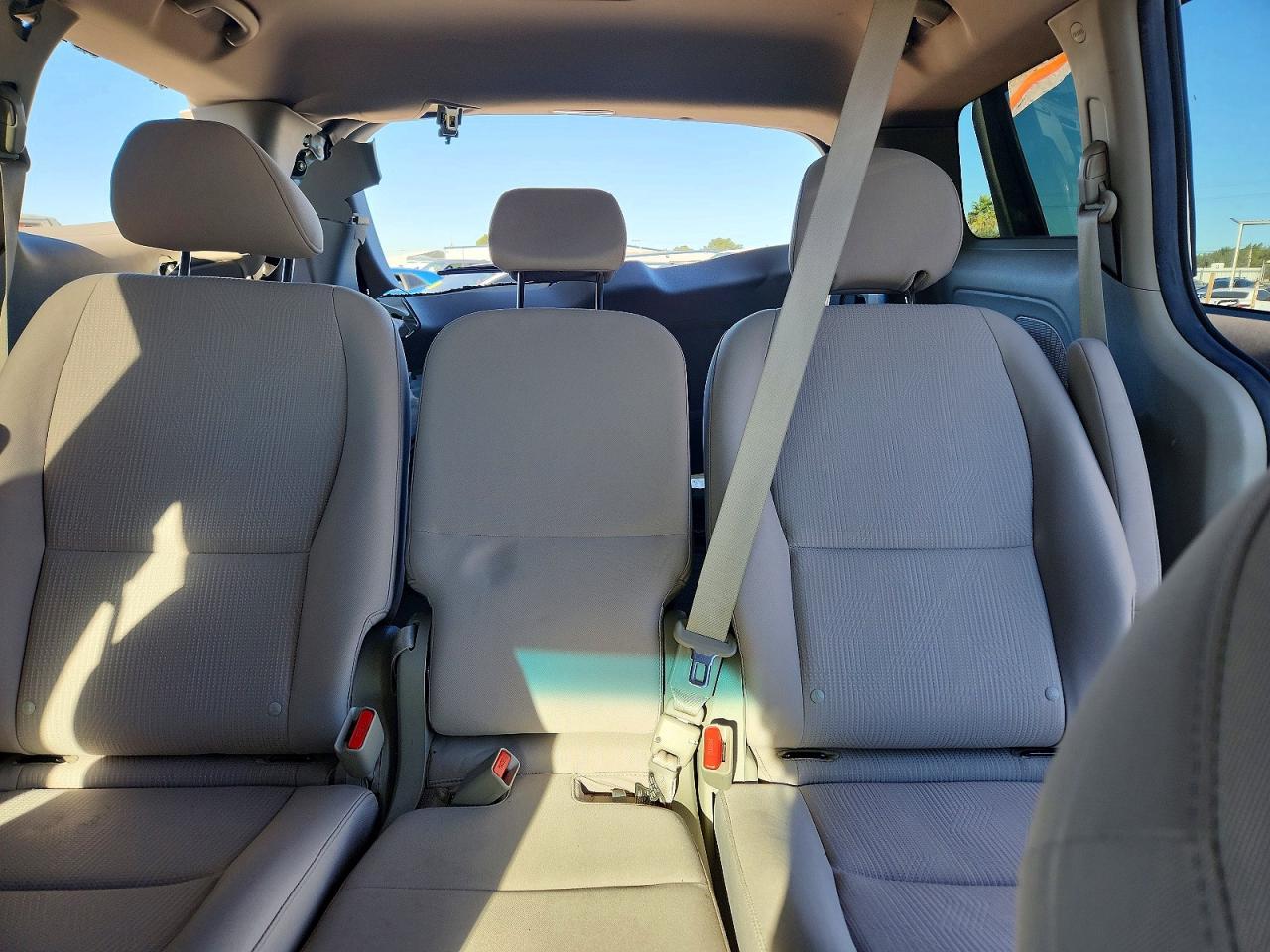 2019 KIA Sedona lx