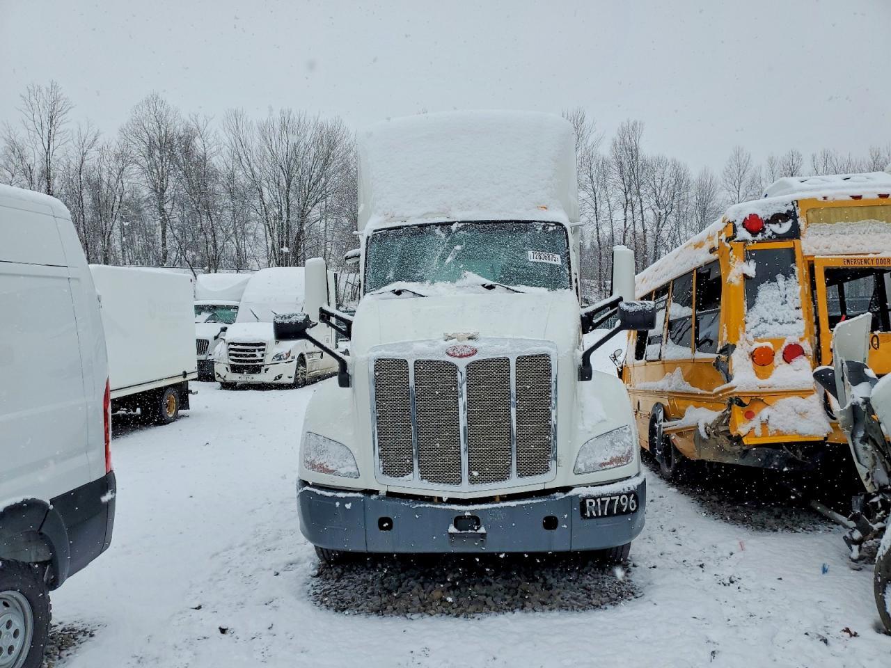 2016 Peterbilt 579 Semi Truck
