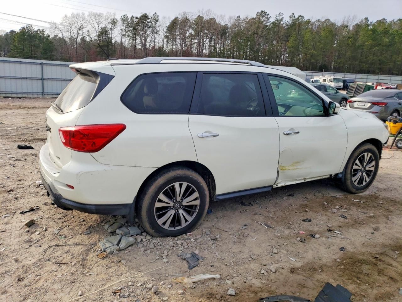 2017 Nissan Pathfinder s