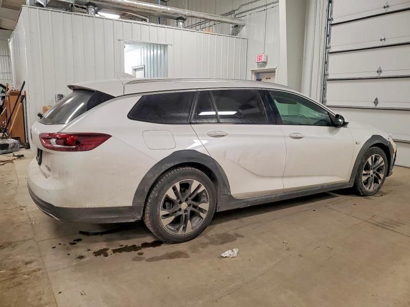 2018 Buick Regal Tourx Essence