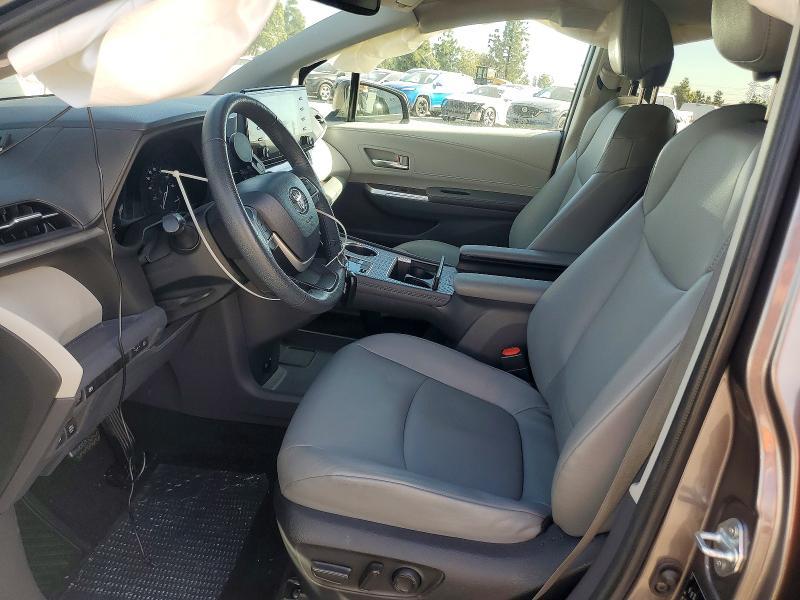 2023 Toyota Sienna xle 8-passenger