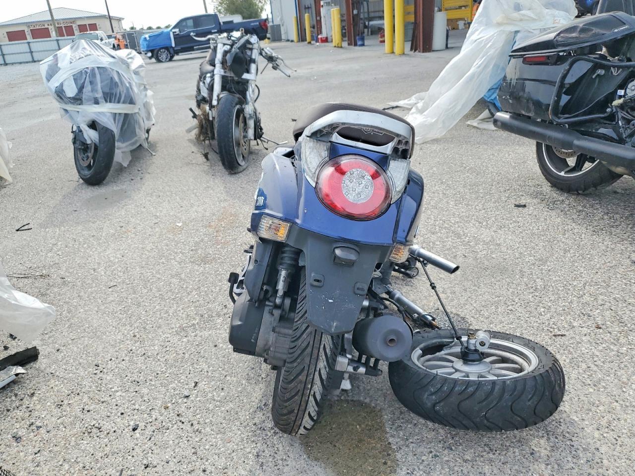 2022 Genuine Scooter Co. Urbano 200I