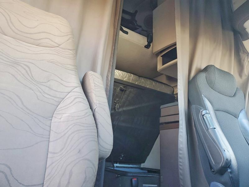 2012 Volvo VNL Semi Truck