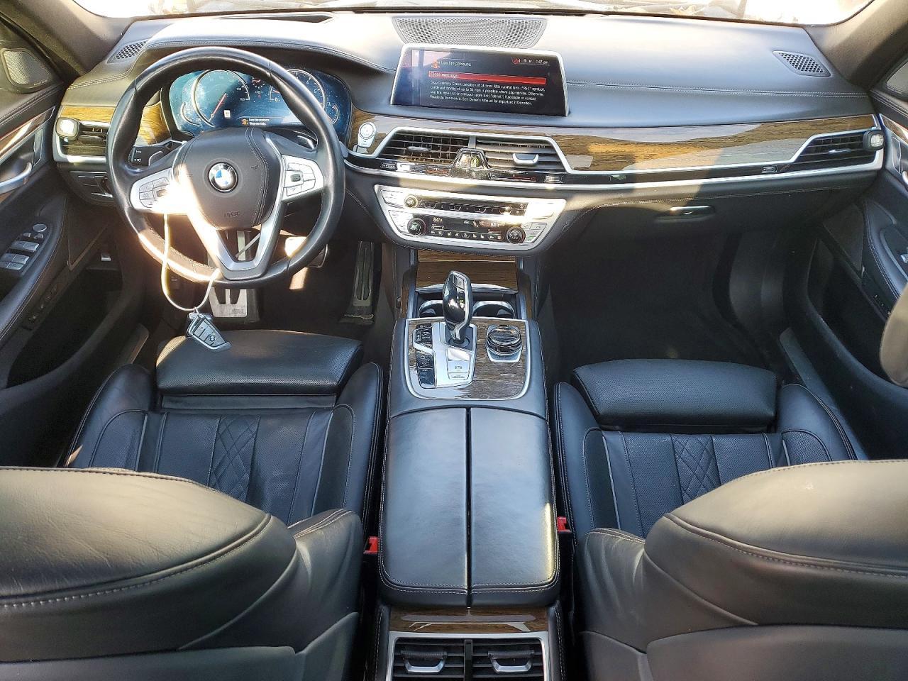 2019 BMW 740 i
