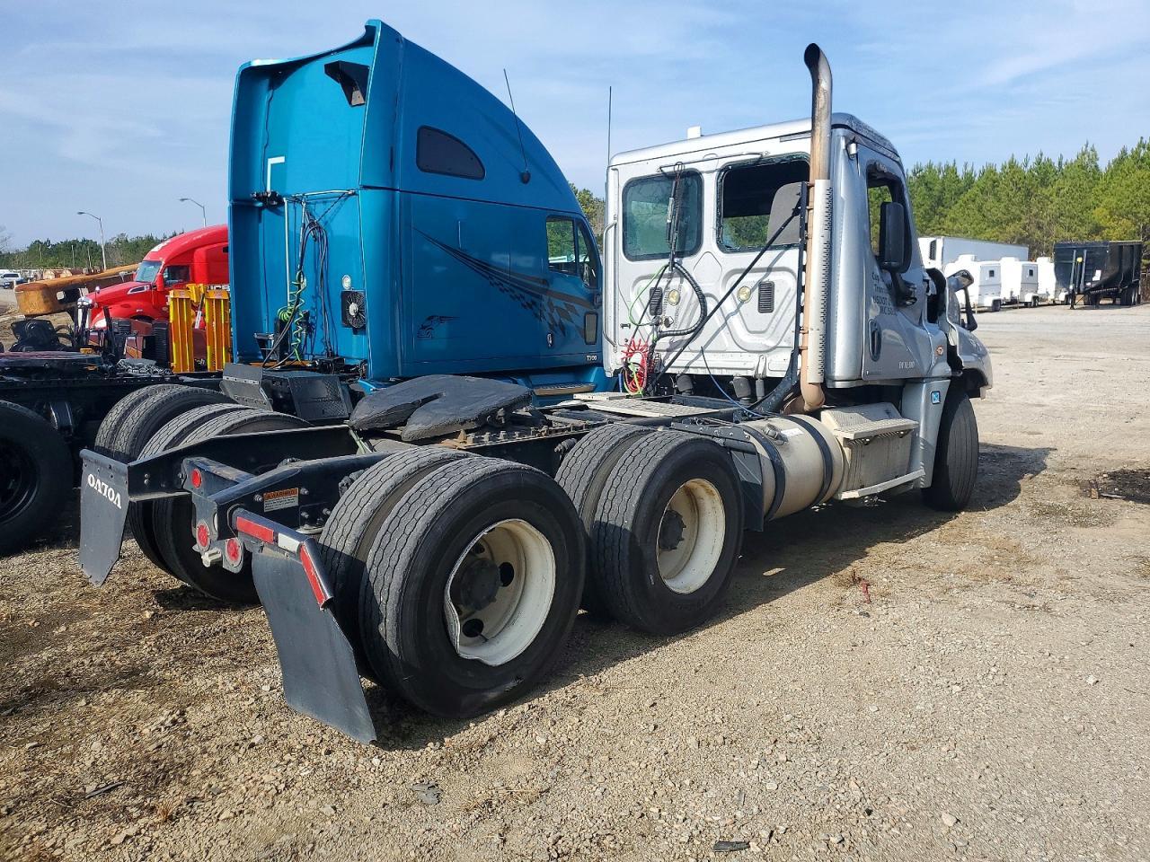 2012 Freigliner 2012 Freightliner Cascadia Semi Truck