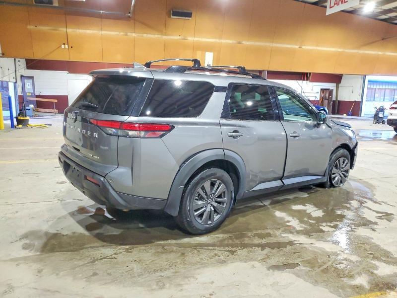2022 Nissan Pathfinder sv