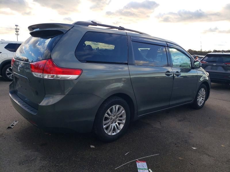 2014 Toyota Sienna xle