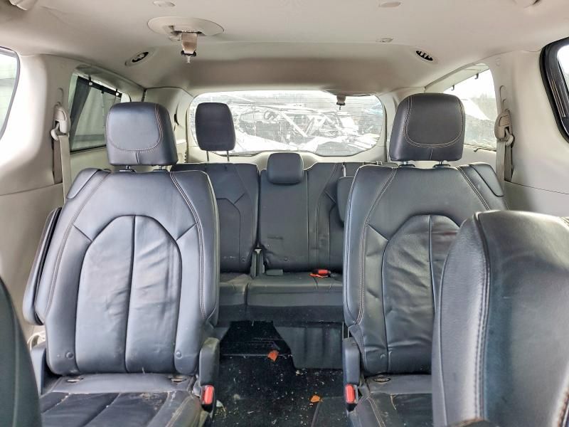 2017 Chrysler Pacifica Touring l