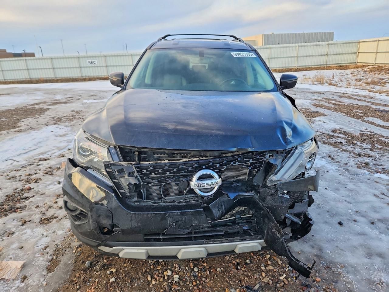 2020 Nissan Pathfinder sv