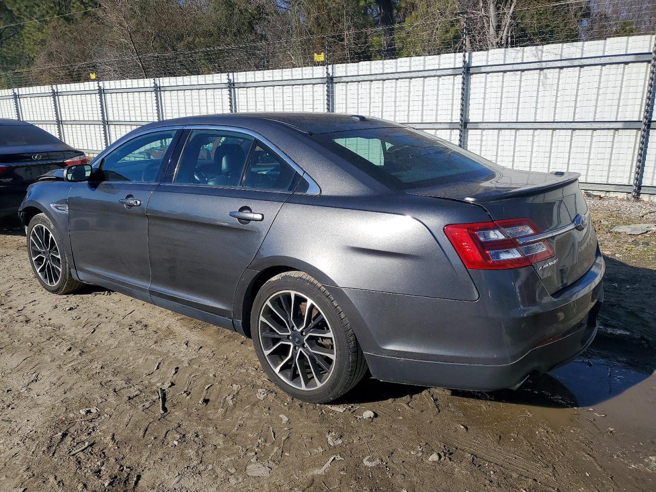 2018 Ford Taurus sel