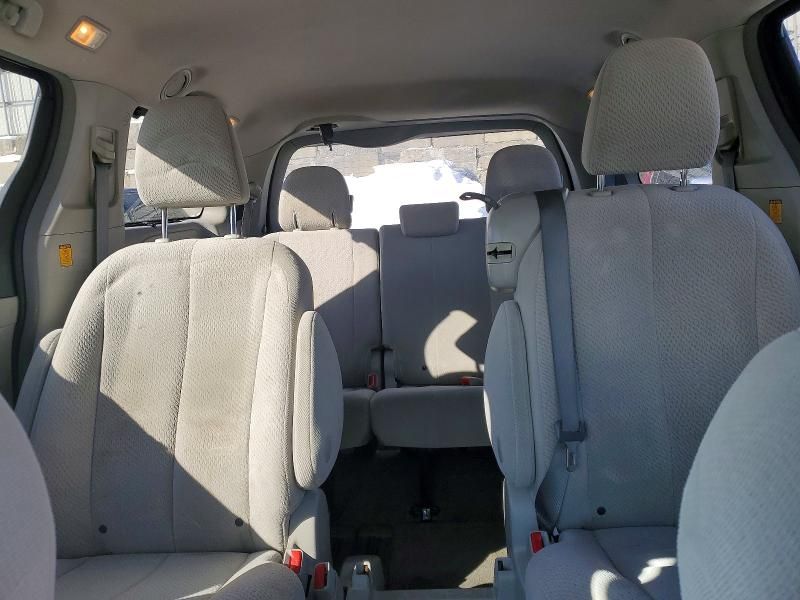2012 Toyota Sienna le