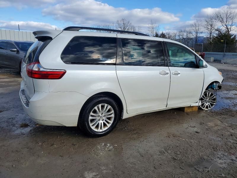 2016 Toyota Sienna xle