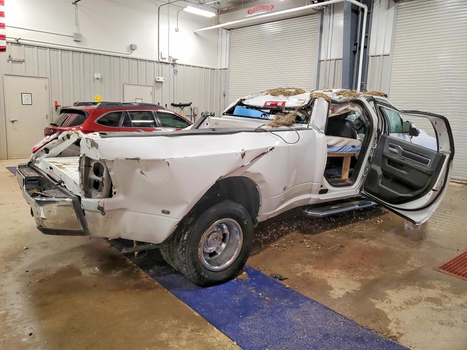 2022 Dodge Ram 3500 big Horn/lone Star