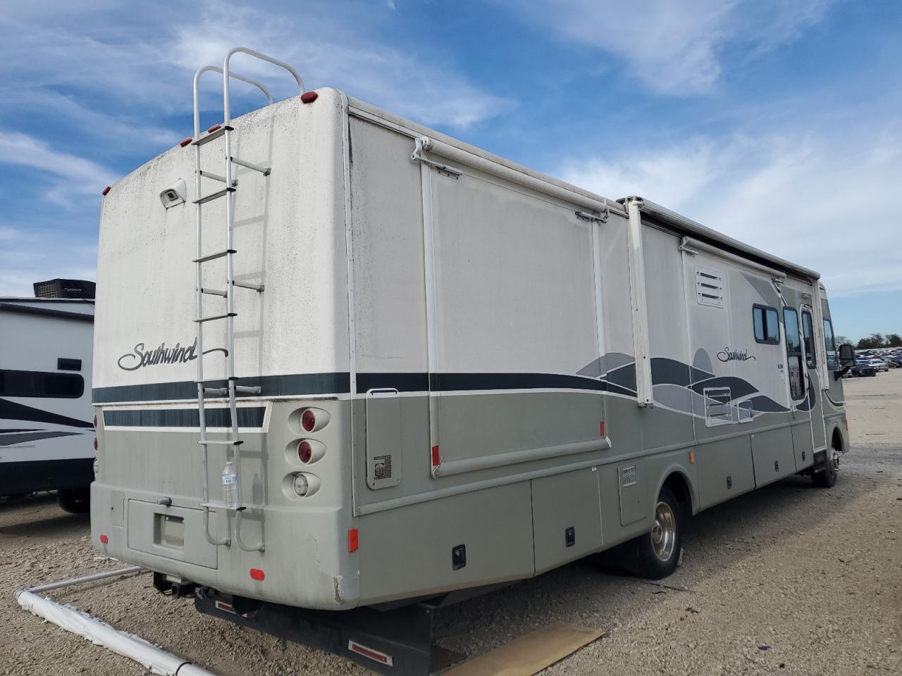 2004 Workhorse Custom Chassis Motorhome Chassis W22